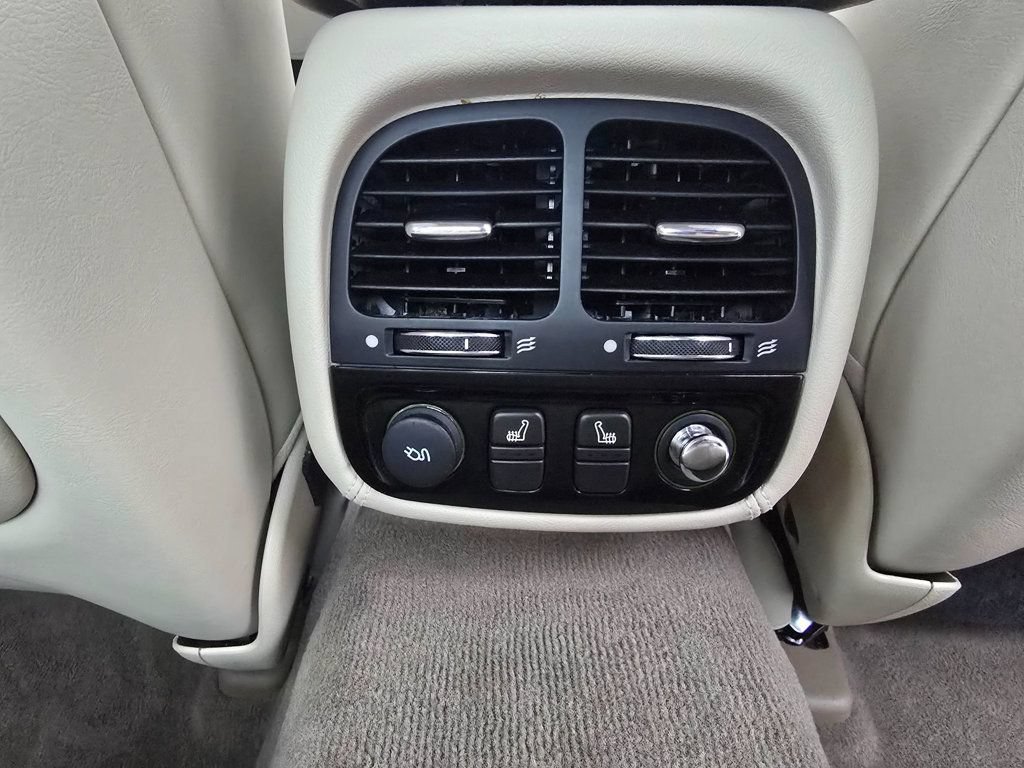 Used 2004 Jaguar XJ8 RWD image 16
