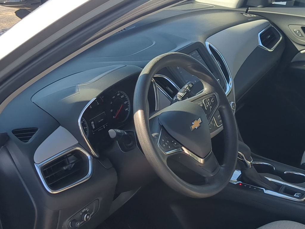 Used 2023 Chevrolet Equinox LS image 10