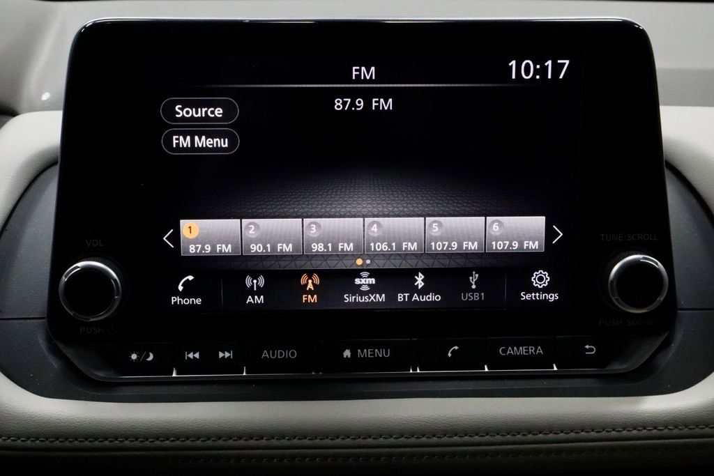 Certified 2025 Nissan Rogue SV AWD/4WD image 3
