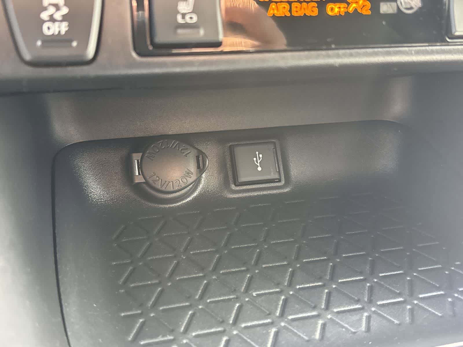 Used 2020 Toyota RAV4 XLE w/ Convenience Package AWD/4WD image 24
