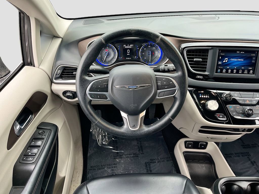 Certified 2020 Chrysler Voyager Lxi image 20
