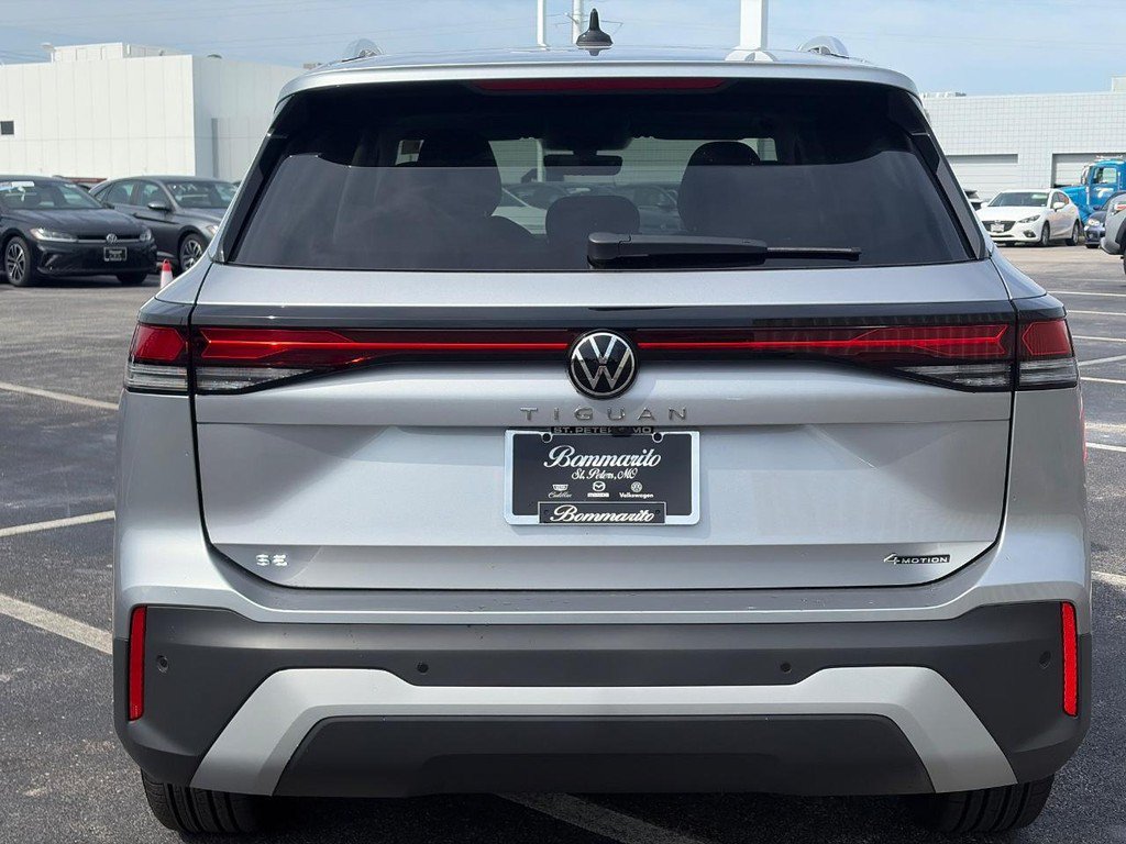 Used 2026 Volkswagen Tiguan SE w/ Panoramic Sunroof Package AWD/4WD image 6