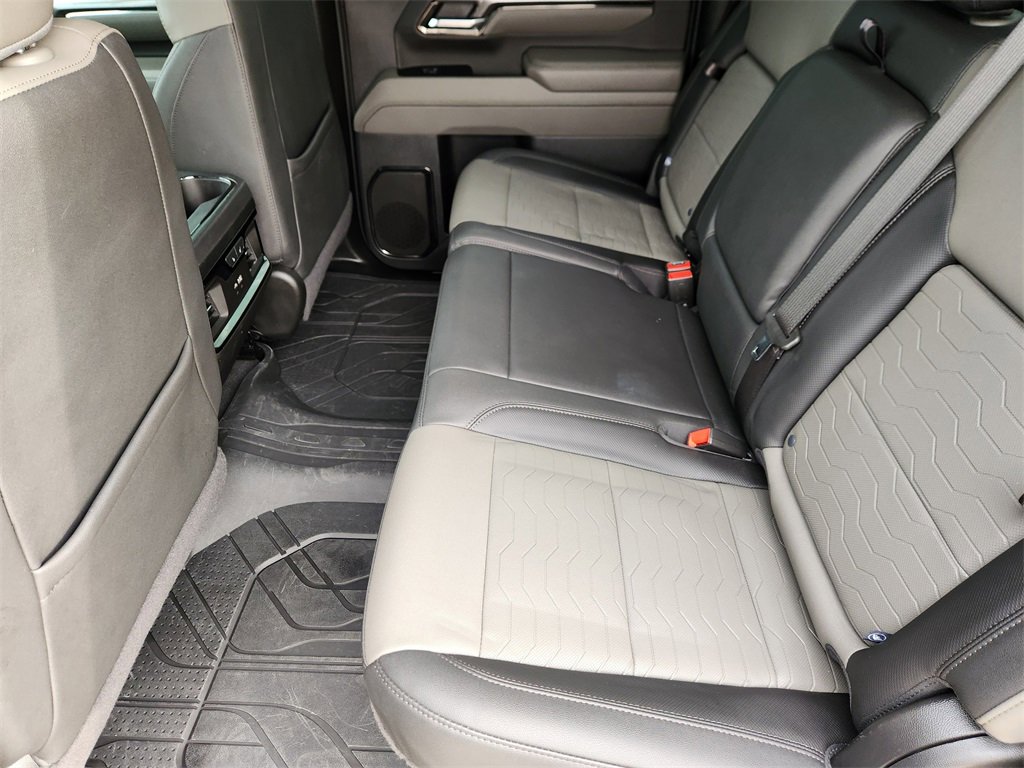 Used 2024 Chevrolet Silverado 2500 ZR2 w/ Technology Package image 31