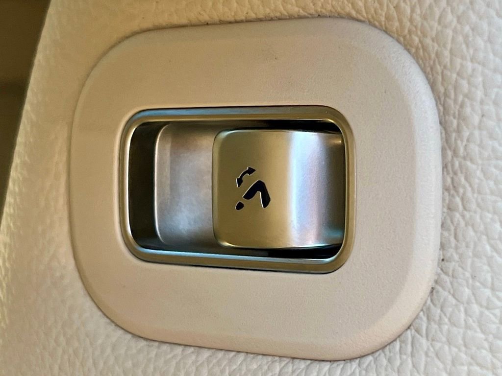 Certified 2023 Mercedes-Benz GLS 450 4MATIC image 23