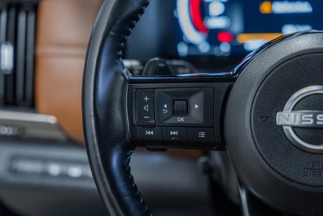 Used 2024 Nissan Pathfinder Platinum w/ Black Appearance Package image 28