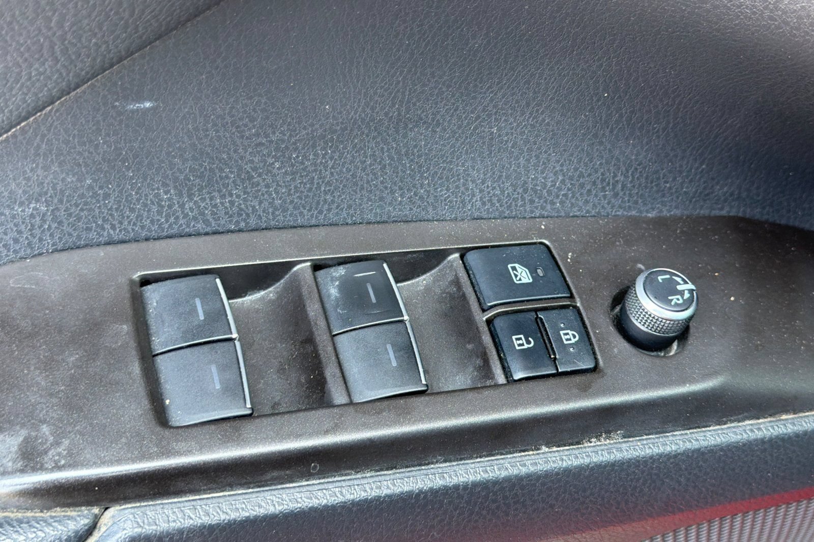 Used 2021 Toyota Camry XSE FWD image 14