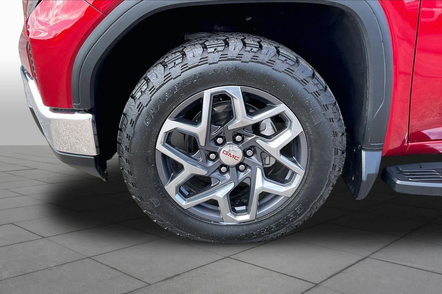 Used 2023 GMC Sierra 1500 SLT AWD/4WD image 10
