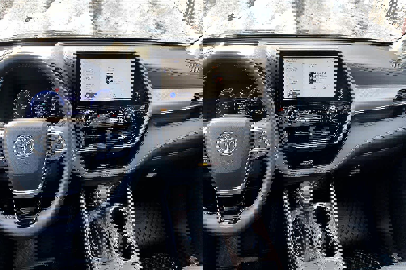 Used 2025 Toyota Highlander Platinum AWD/4WD image 7