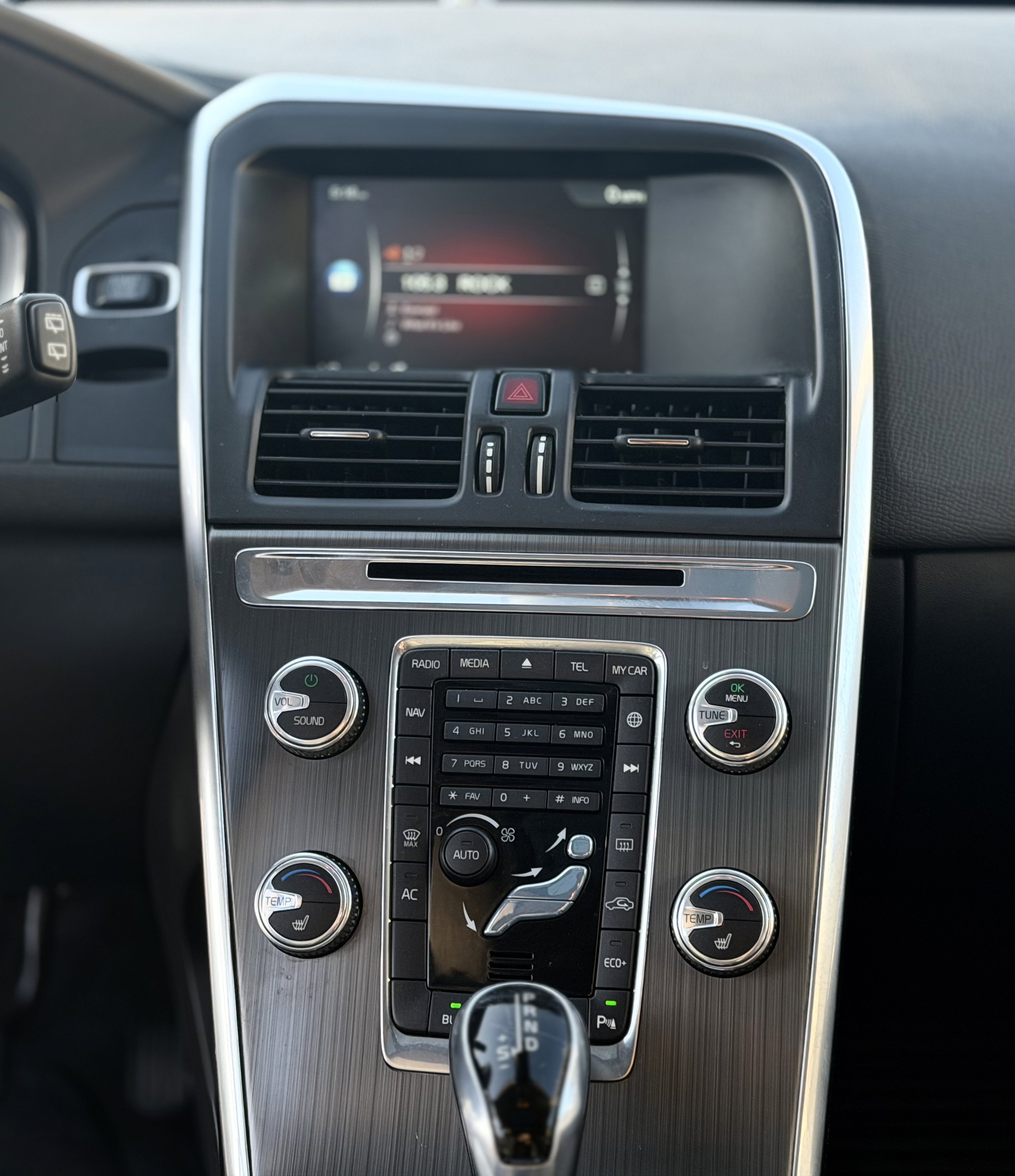 Used 2016 Volvo XC60 T6 FWD image 24