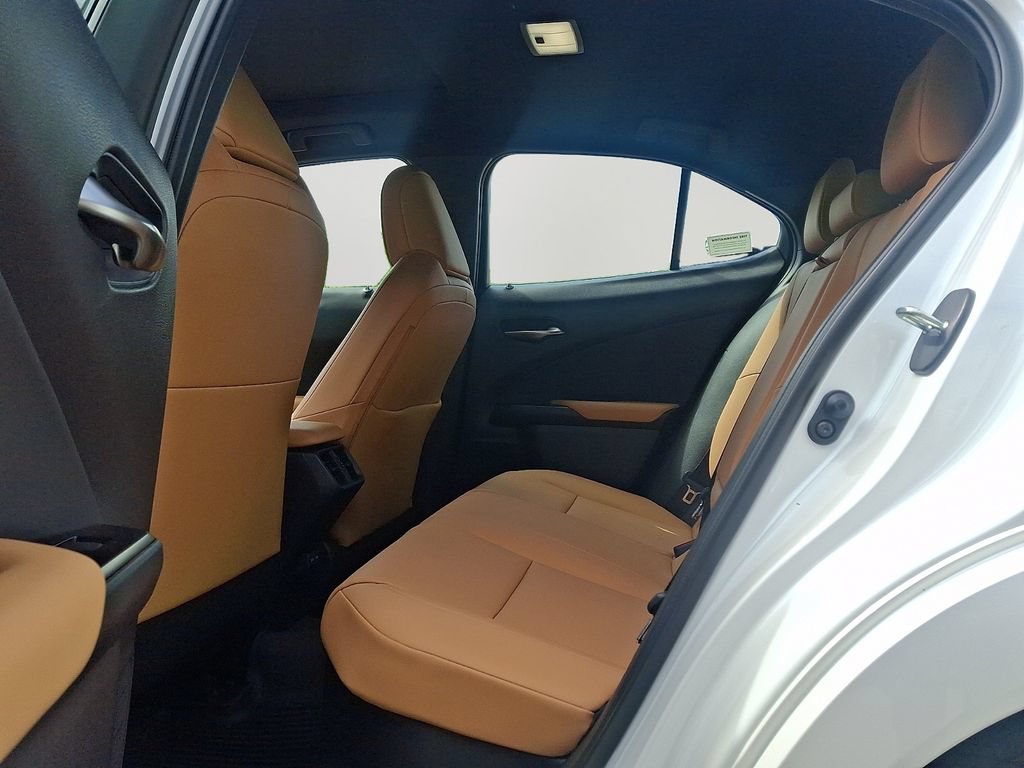 Used 2024 Lexus UX 250h AWD w/ Premium Package image 9