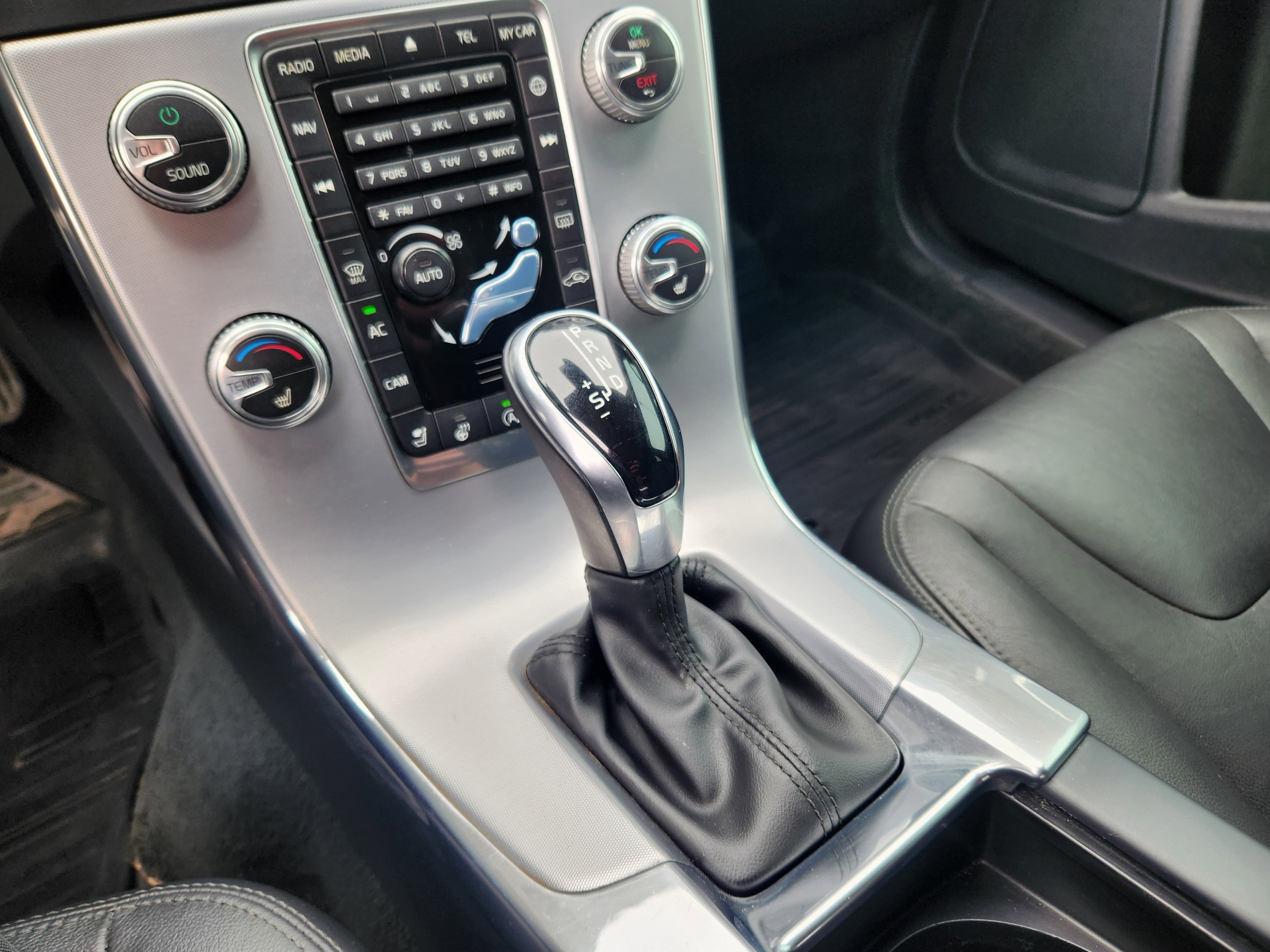 Used 2018 Volvo V60 T5 Cross Country w/ Convenience Package image 23