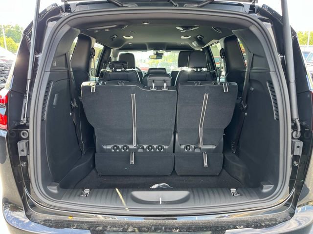 New 2026 Chrysler Pacifica Select FWD image 18