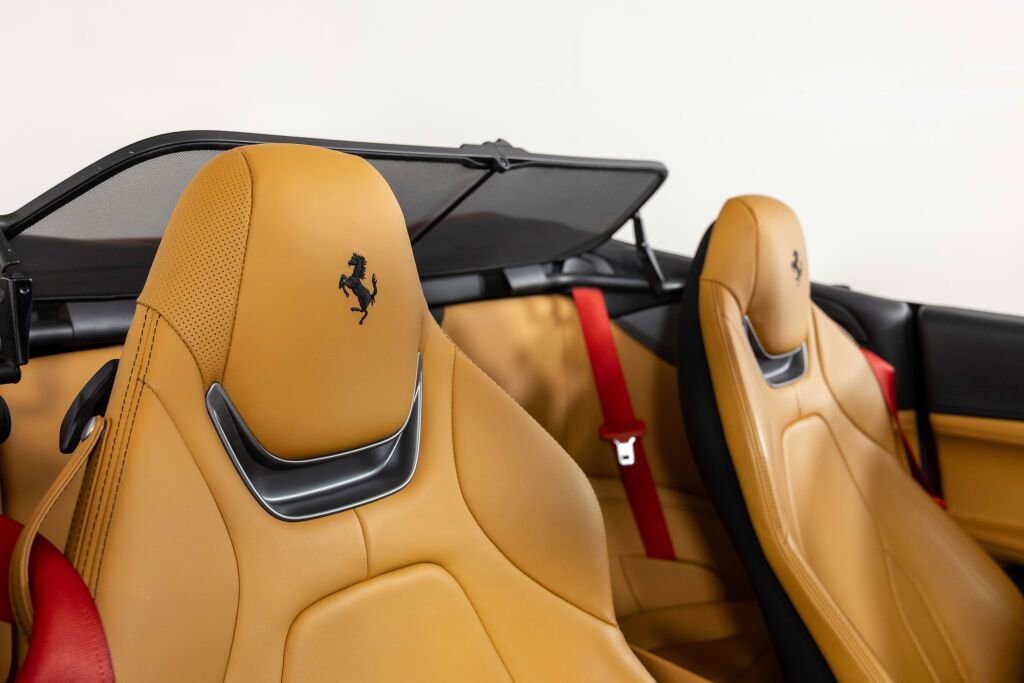 Certified 2022 Ferrari Portofino M image 34