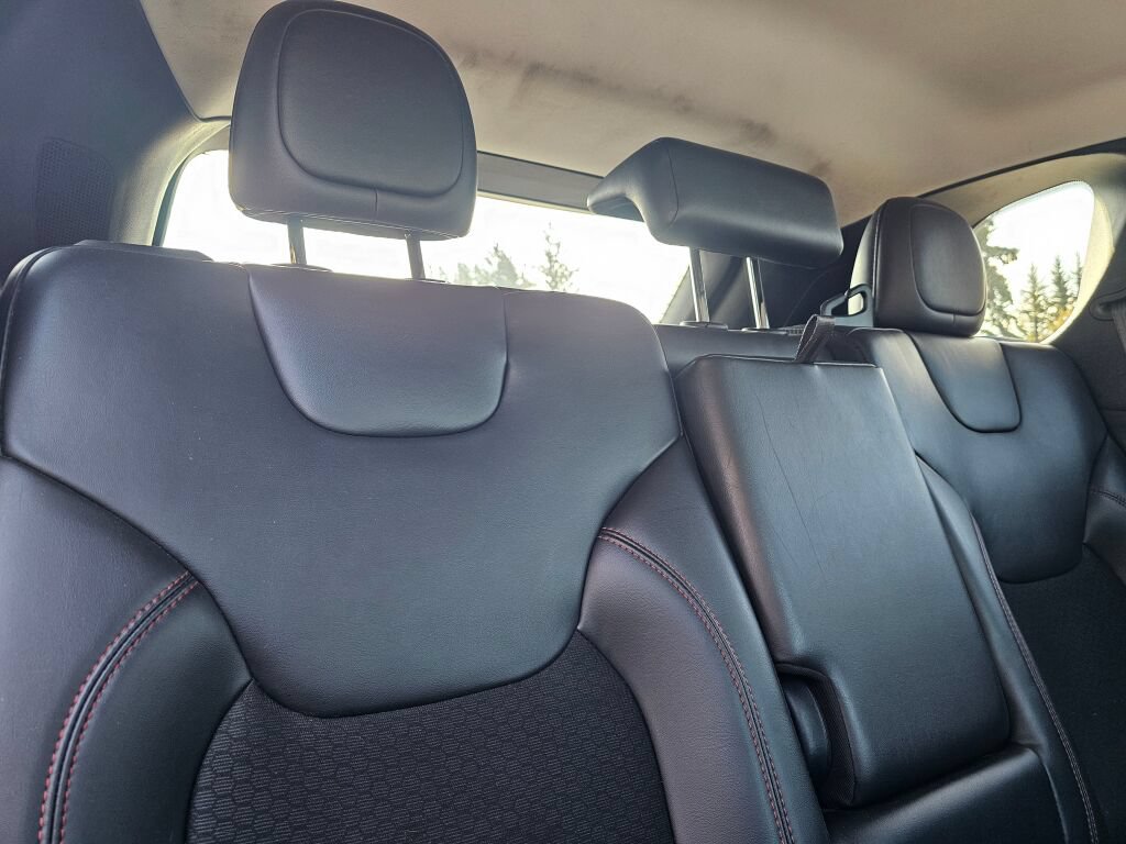 Used 2020 Jeep Cherokee Trailhawk AWD/4WD image 13