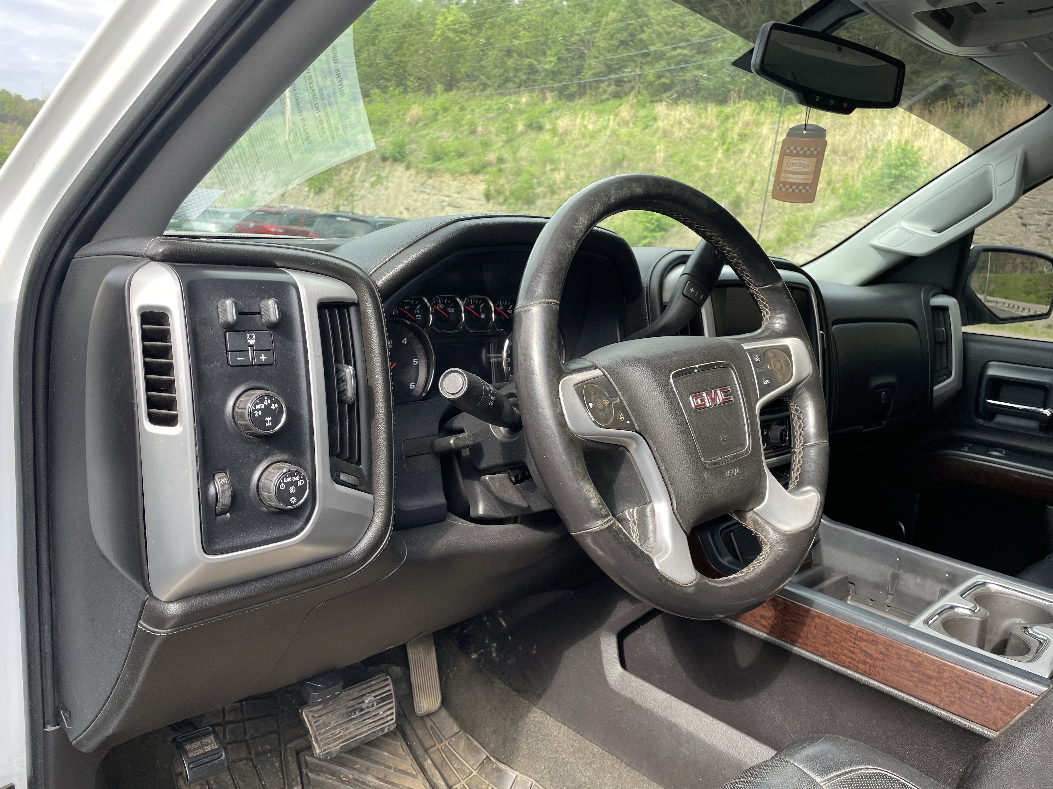 Used 2015 GMC Sierra 1500 SLT w/ SLT Crew Cab Value Package AWD/4WD image 8