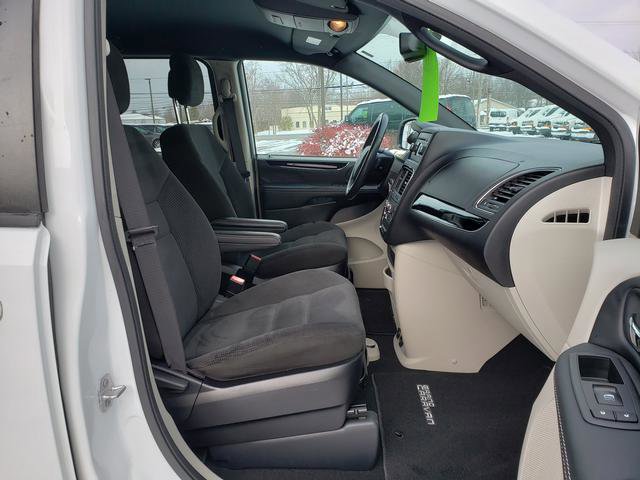 Used 2016 Dodge Grand Caravan SE image 17