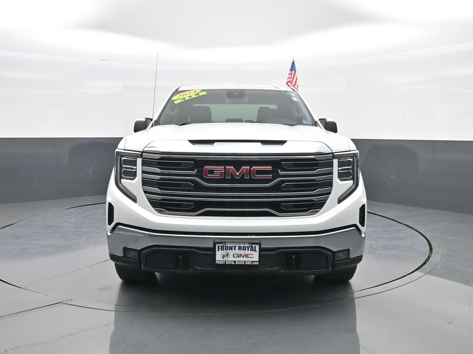 Used 2024 GMC Sierra 1500 SLT AWD/4WD image 3