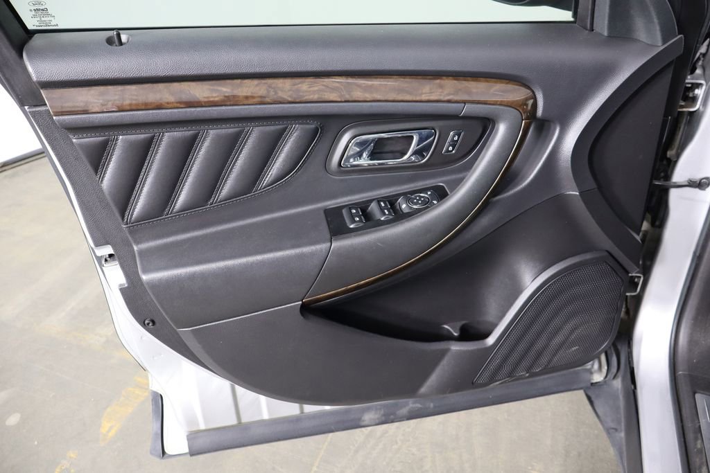 Used 2014 Ford Taurus Limited FWD image 18