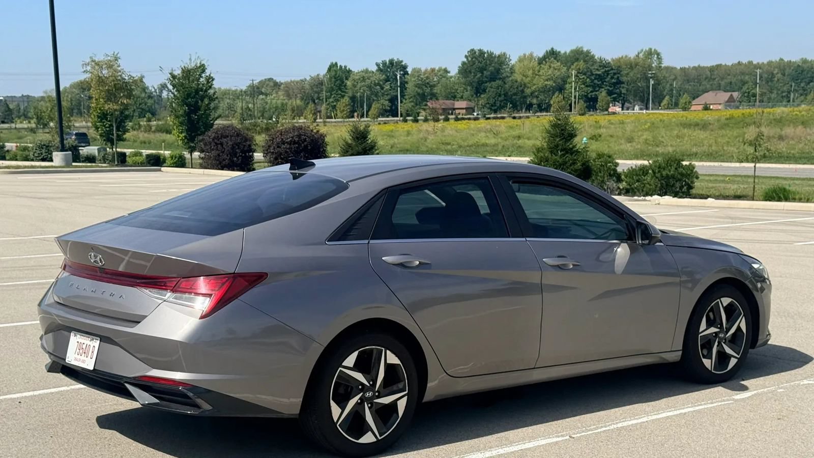 Used 2022 Hyundai Elantra SEL w/ Convenience + Premium Package FWD image 5