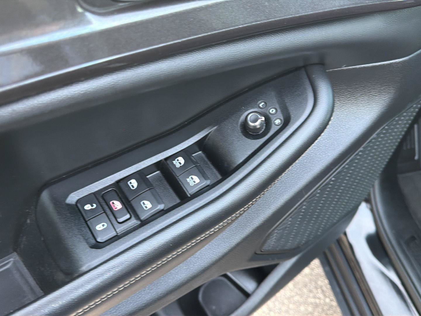 Used 2023 Jeep Grand Cherokee Altitude AWD/4WD image 11