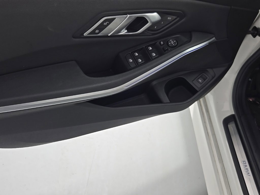 Used 2021 BMW 330i xDrive Sedan w/ Convenience Package image 15