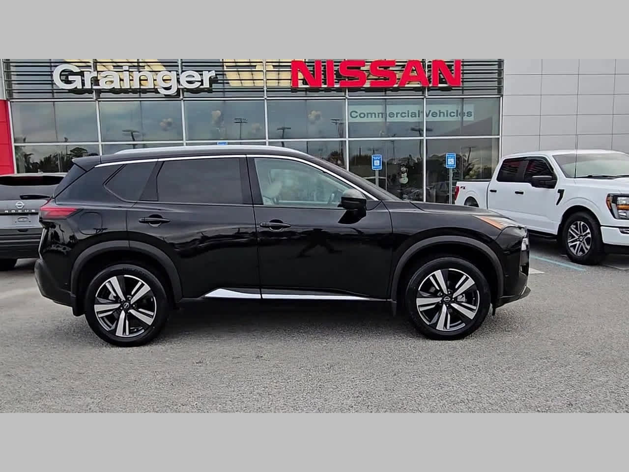 Used 2023 Nissan Rogue SL w/ SL Premium Package image 36