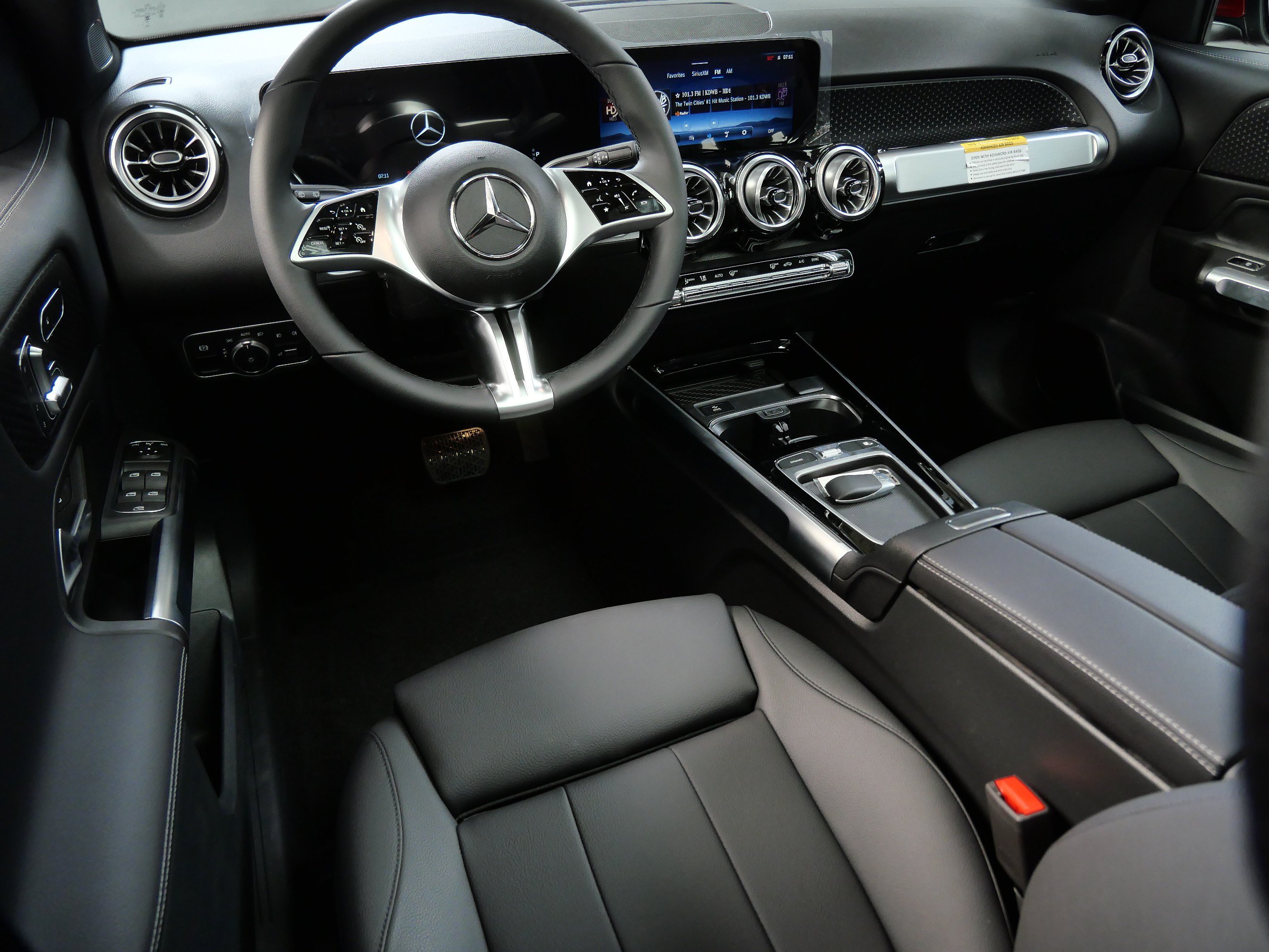 New 2026 Mercedes-Benz GLB 250 4MATIC image 2