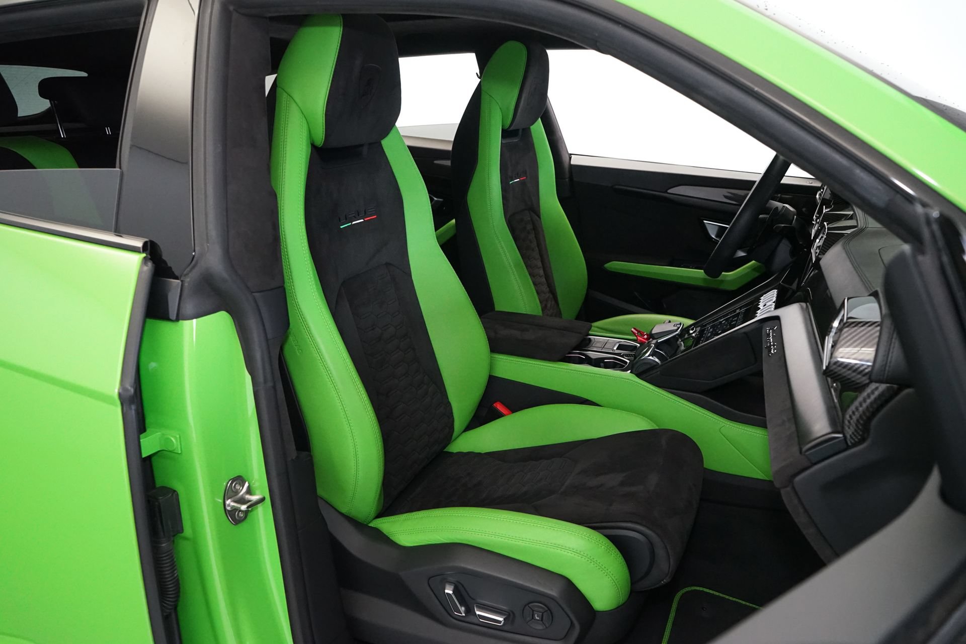 Used 2022 Lamborghini Urus AWD/4WD image 10