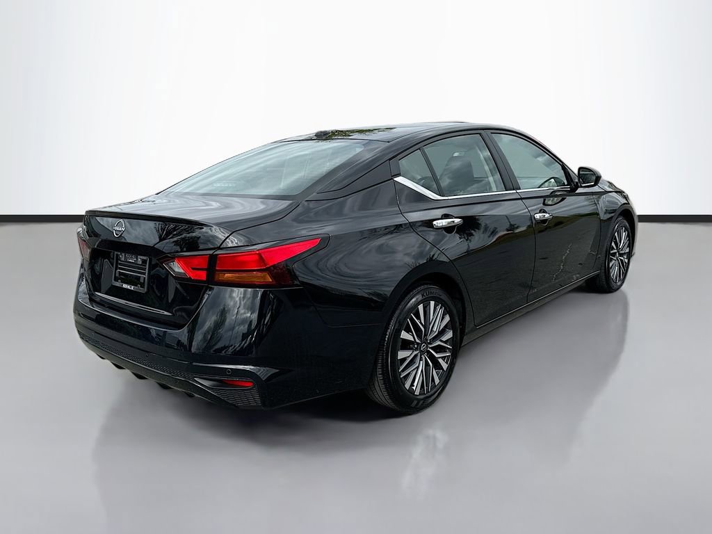 Used 2025 Nissan Altima 2.5 SV image 8