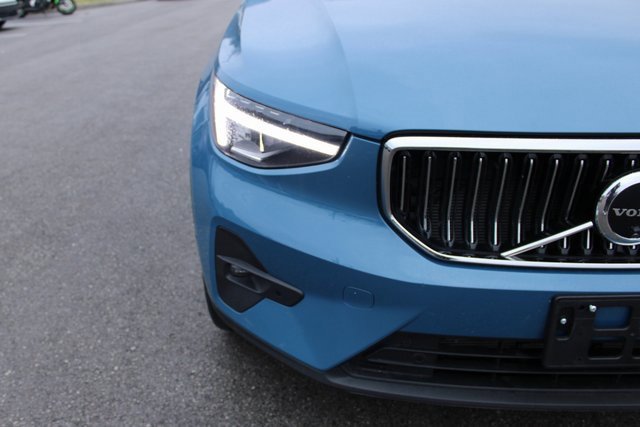 Used 2025 Volvo XC40 B5 Plus image 43