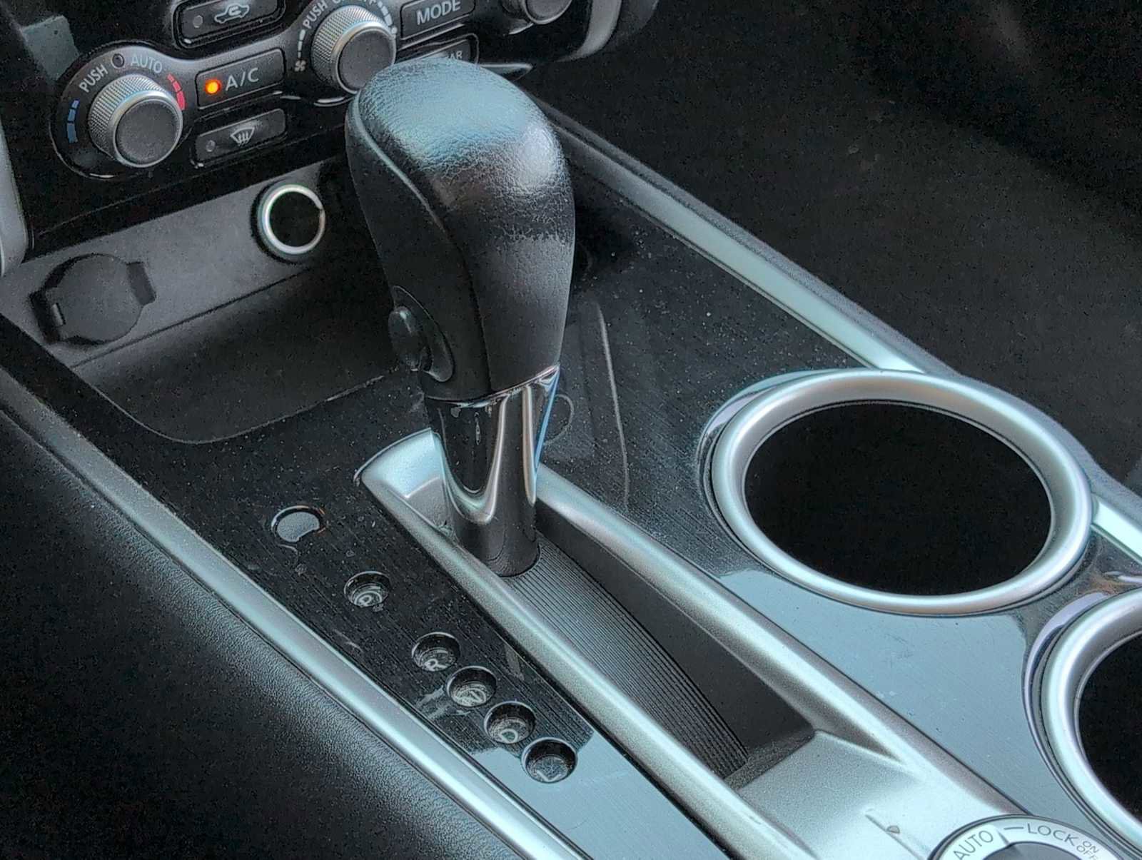 Used 2014 Nissan Pathfinder SV image 29