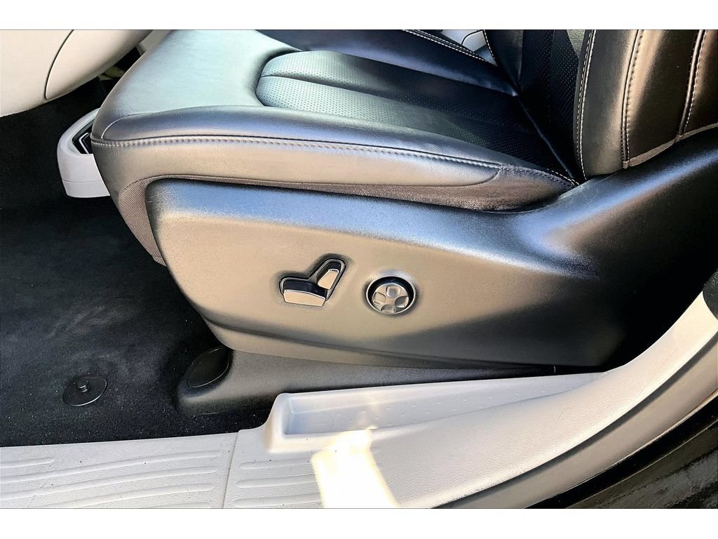 Used 2024 Chrysler Pacifica Touring-L FWD image 29