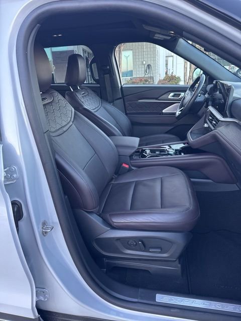 Used 2025 Ford Explorer Platinum w/ LUX Leather Package image 13
