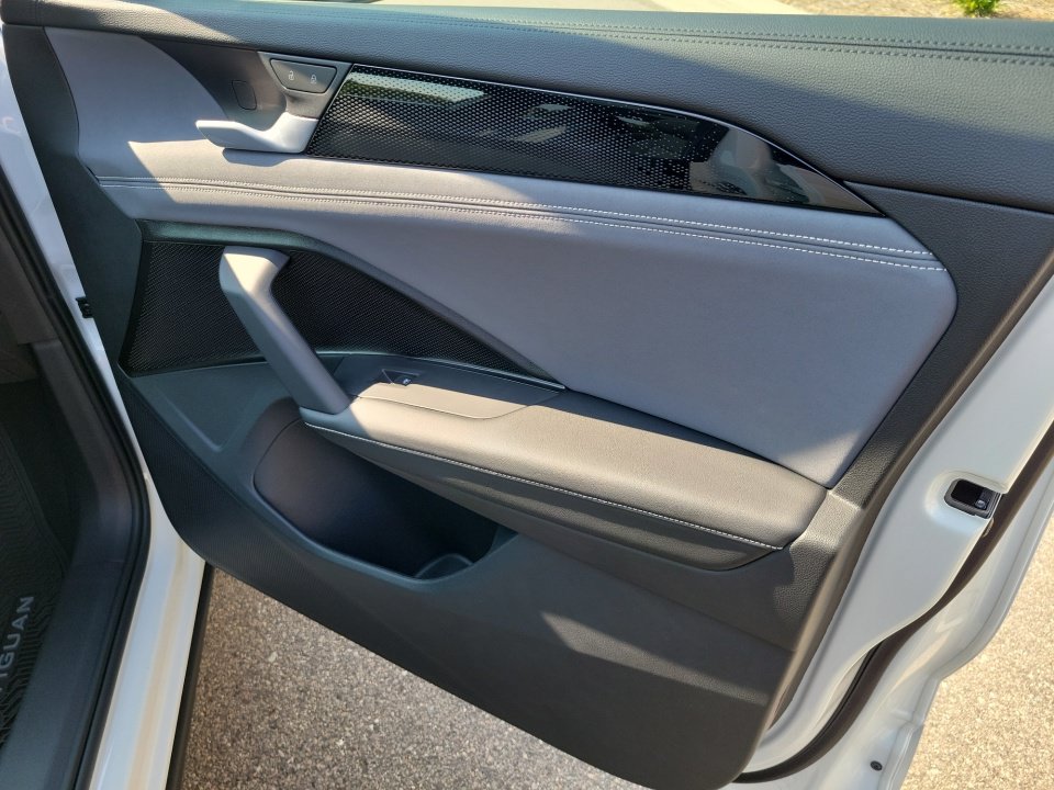 New 2026 Volkswagen Tiguan SE R-Line FWD image 31