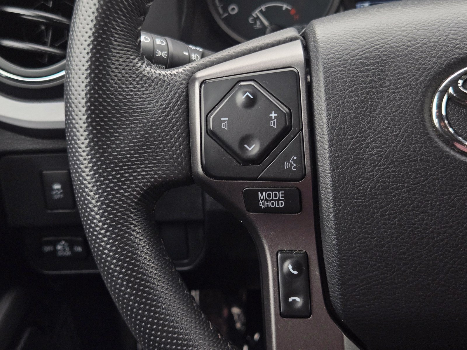 Certified 2023 Toyota Tacoma TRD Off-Road AWD/4WD image 20