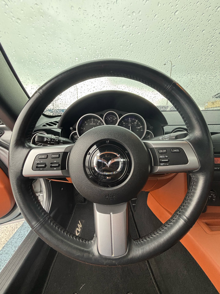 Used 2006 MAZDA MX-5 Miata Grand Touring w/ Premium Pkg image 11