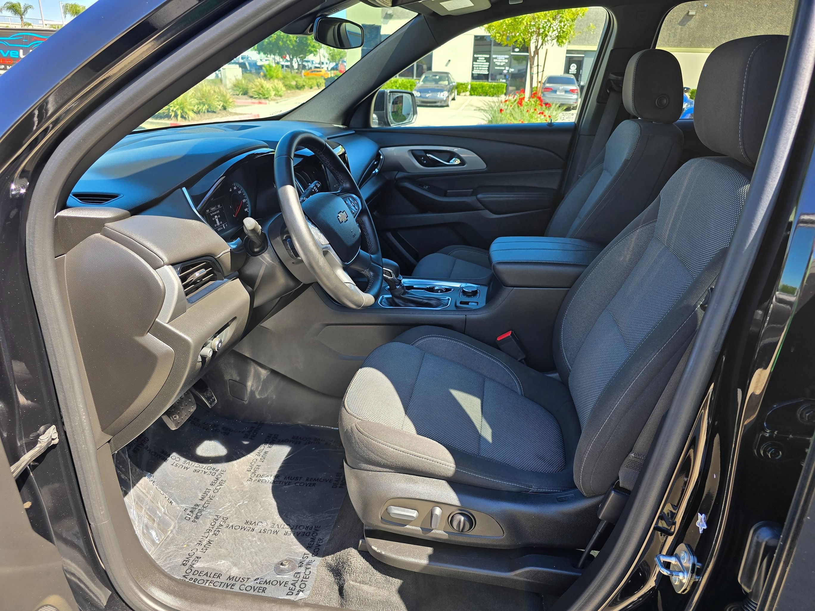 Used 2023 Chevrolet Traverse LT FWD image 17
