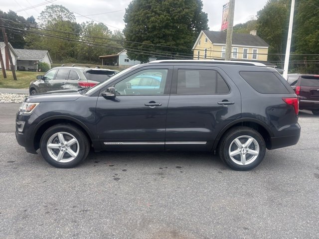 Used 2017 Ford Explorer XLT image 4