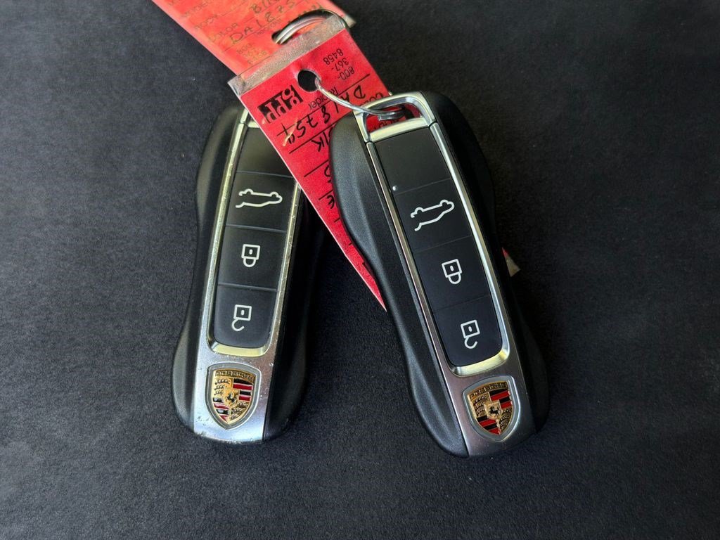 Used 2023 Porsche Cayenne GTS w/ Assistance Package AWD/4WD image 41