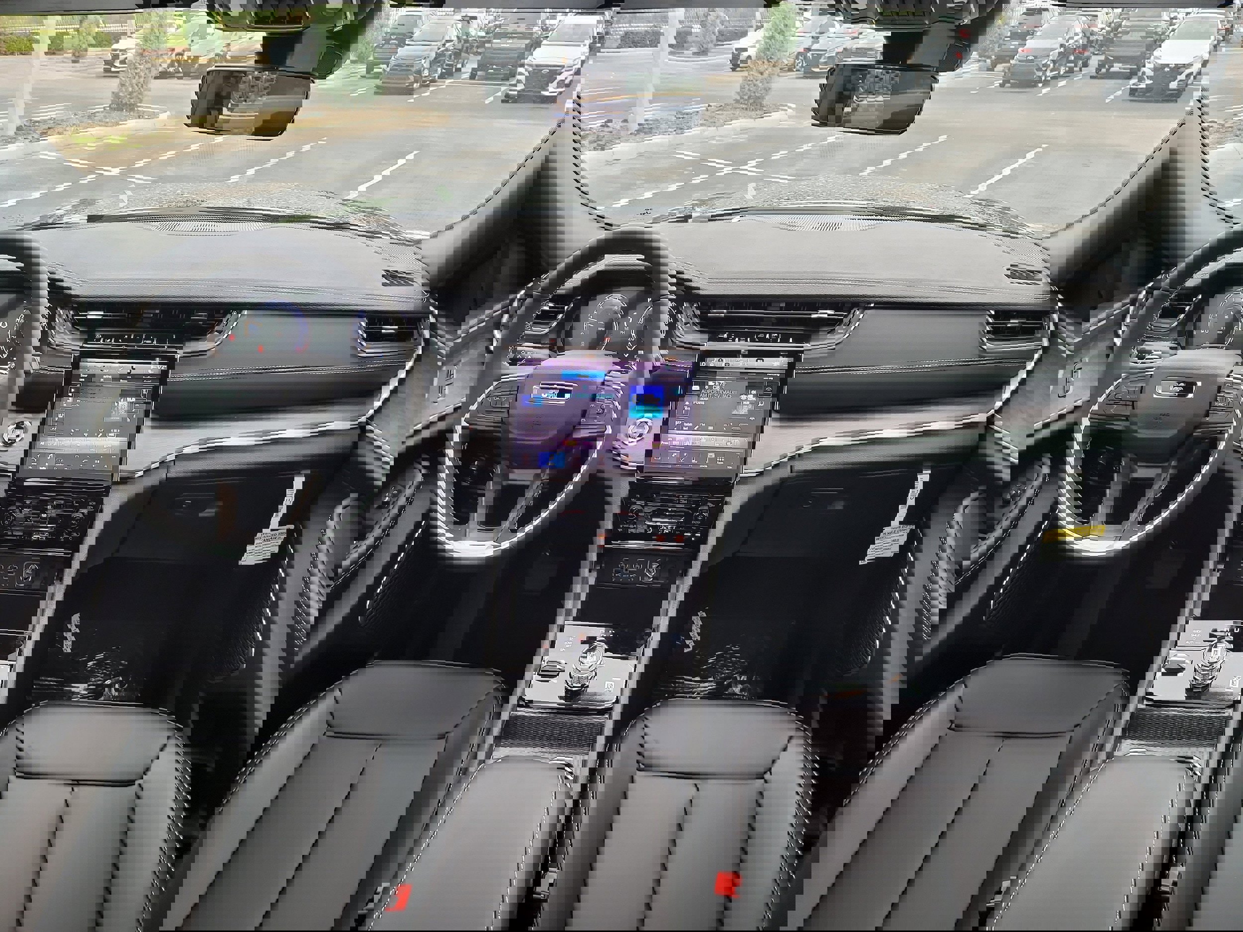 New 2025 Jeep Grand Cherokee L Limited w/ Black Appearance Package image 12