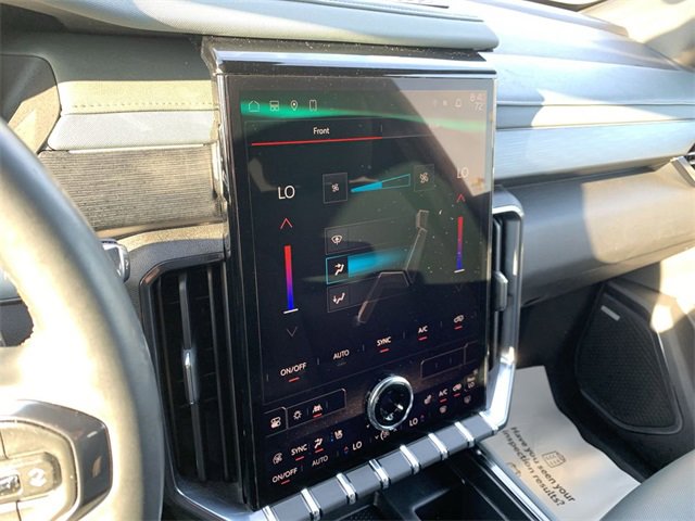 Used 2024 GMC Acadia AT4 w/ Luxury Package image 21