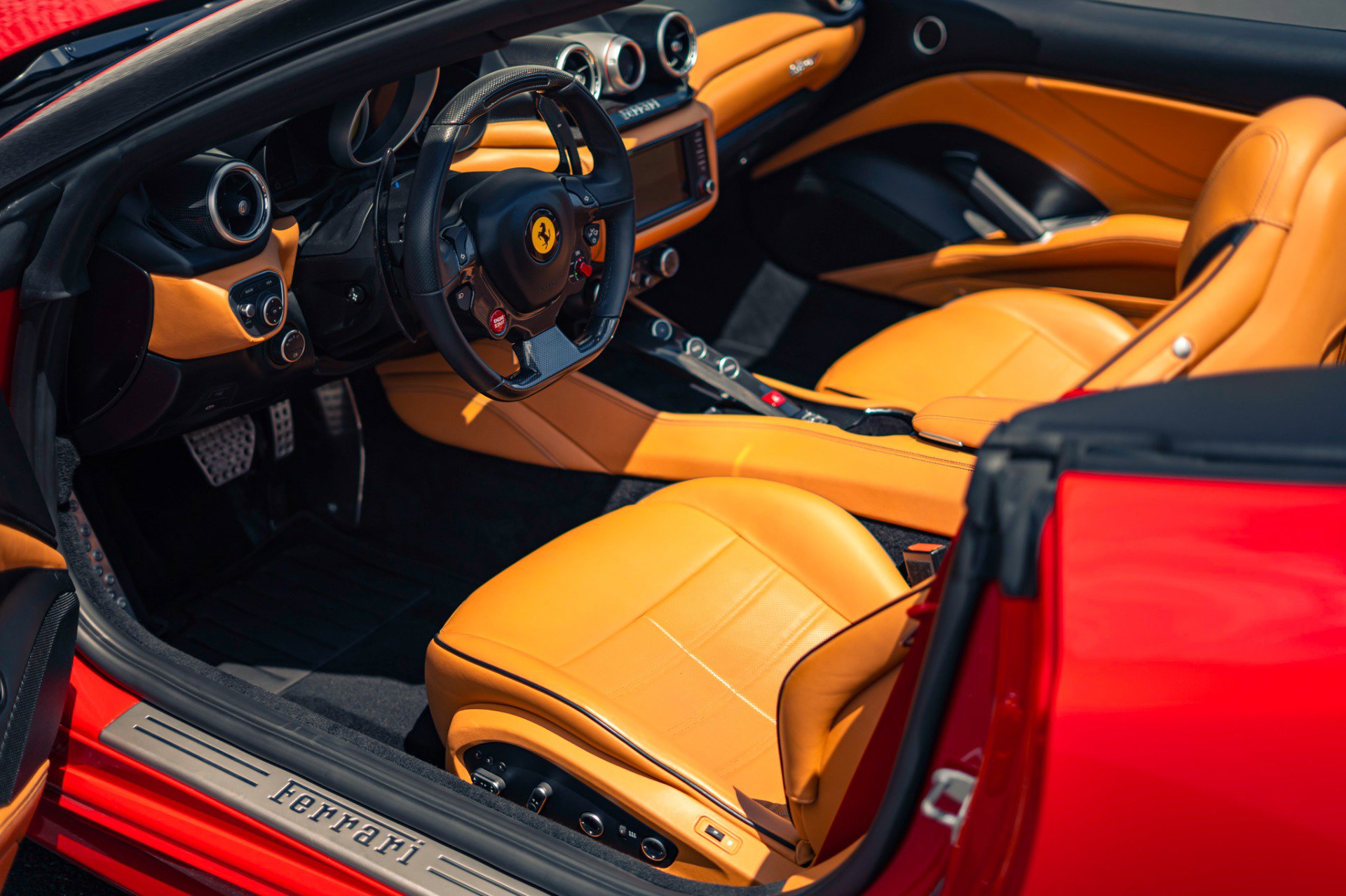 Used 2016 Ferrari California T RWD image 4