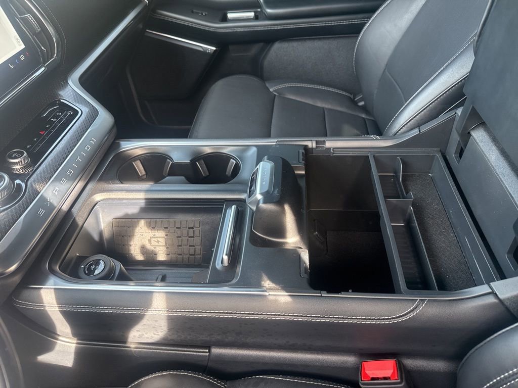 Used 2025 Ford Expedition Max Platinum w/ Stealth Appearance Package image 25