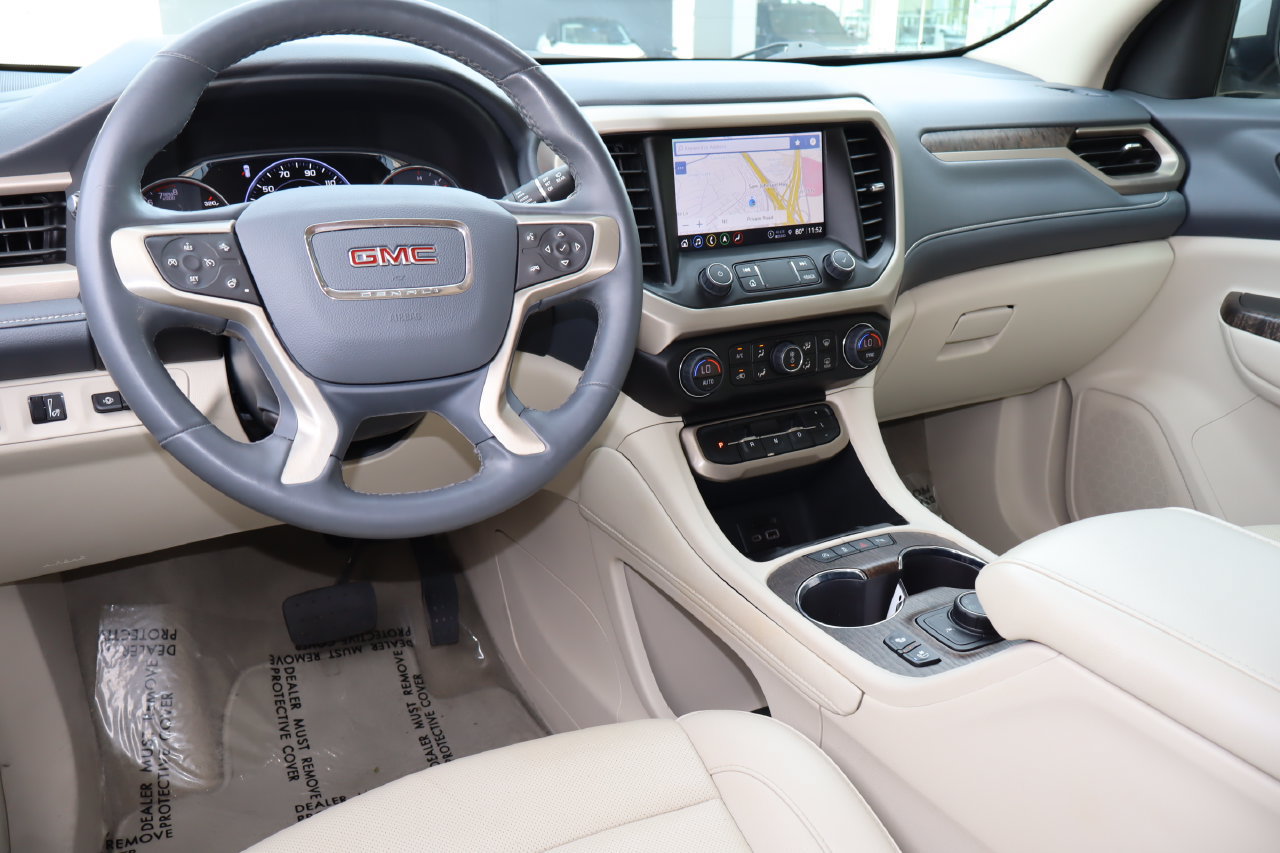 Used 2023 GMC Acadia Denali w/ Denali Ultimate Package FWD image 5