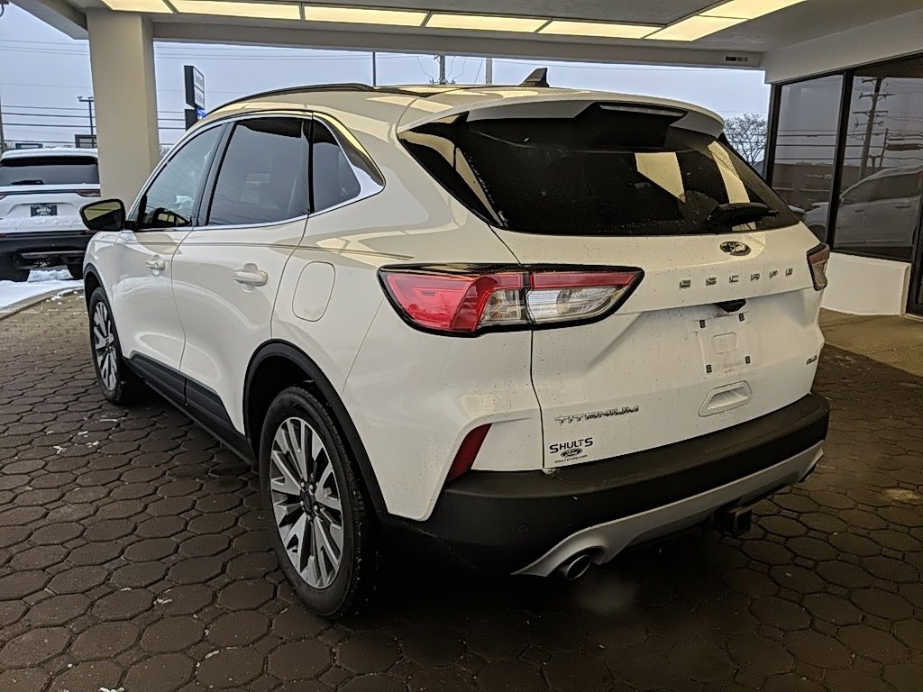 Certified 2022 Ford Escape Titanium w/ Class II Trailer Tow Package image 9