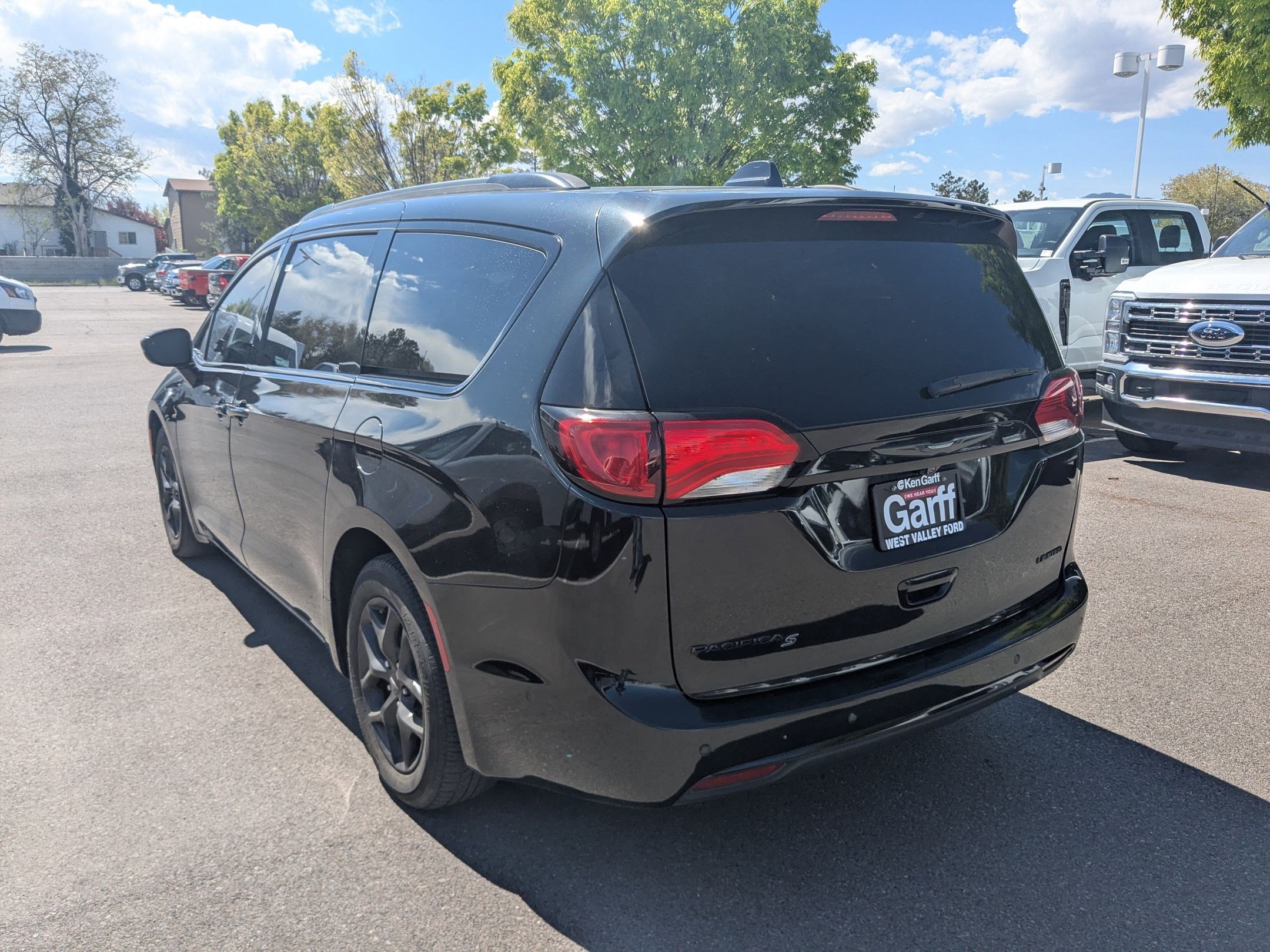 Used 2018 Chrysler Pacifica Limited w/ Advanced Safetytec Group image 8