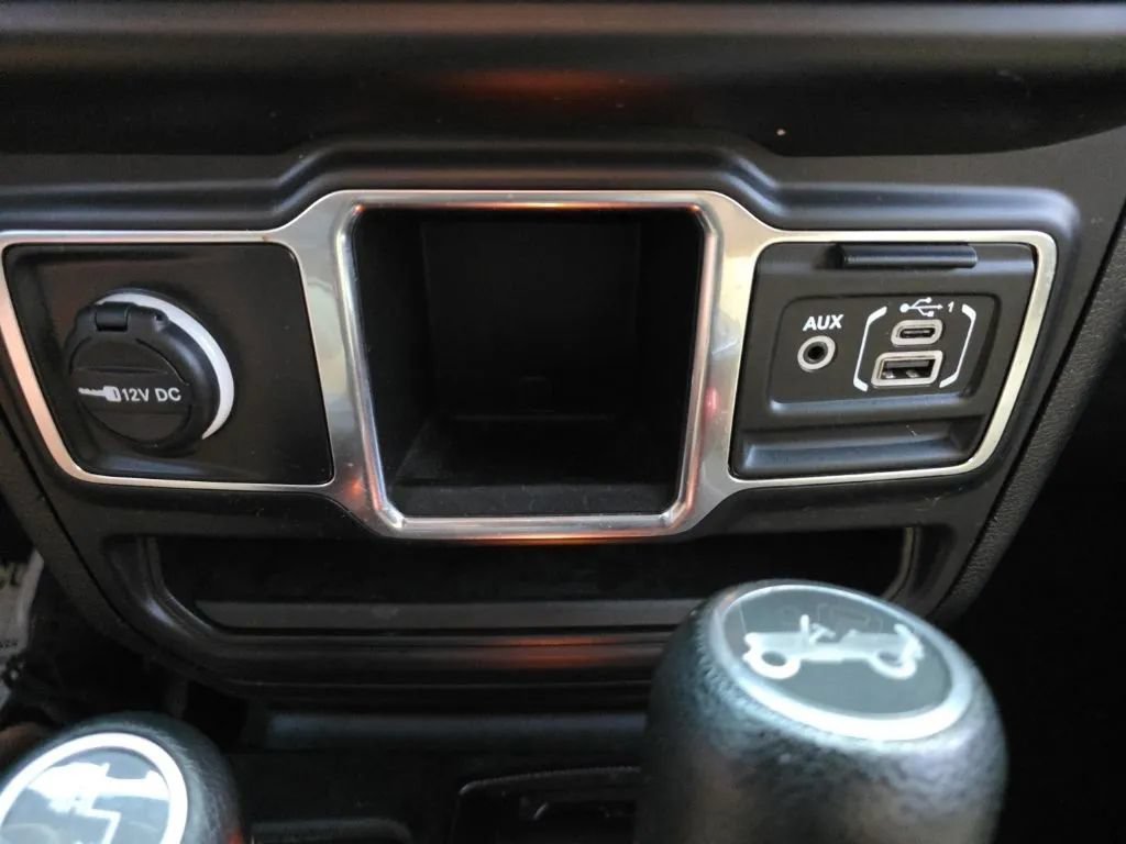 Used 2018 Jeep Wrangler Unlimited Sport AWD/4WD image 24