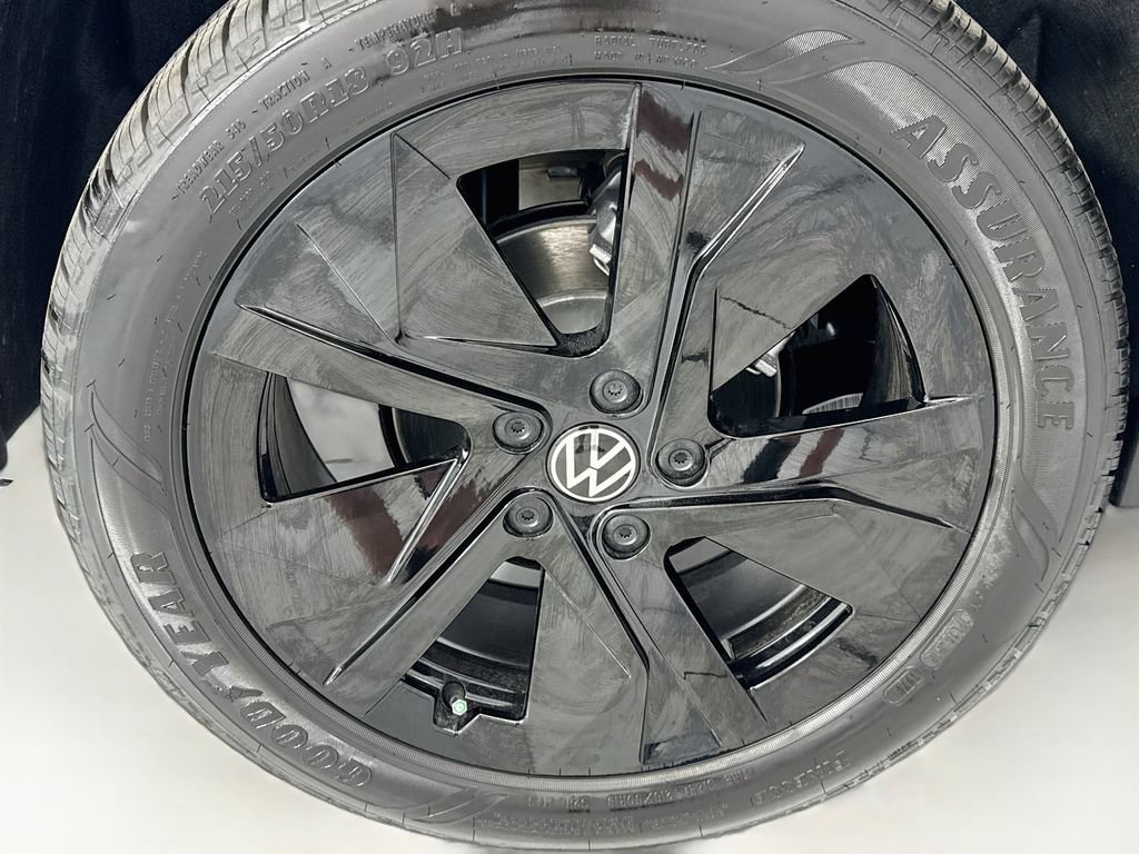 New 2026 Volkswagen Taos SE FWD image 31