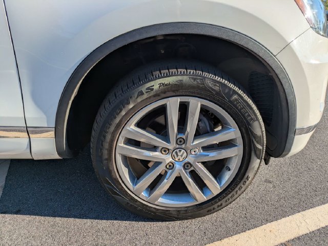 Used 2015 Volkswagen Touareg Sport AWD/4WD image 11