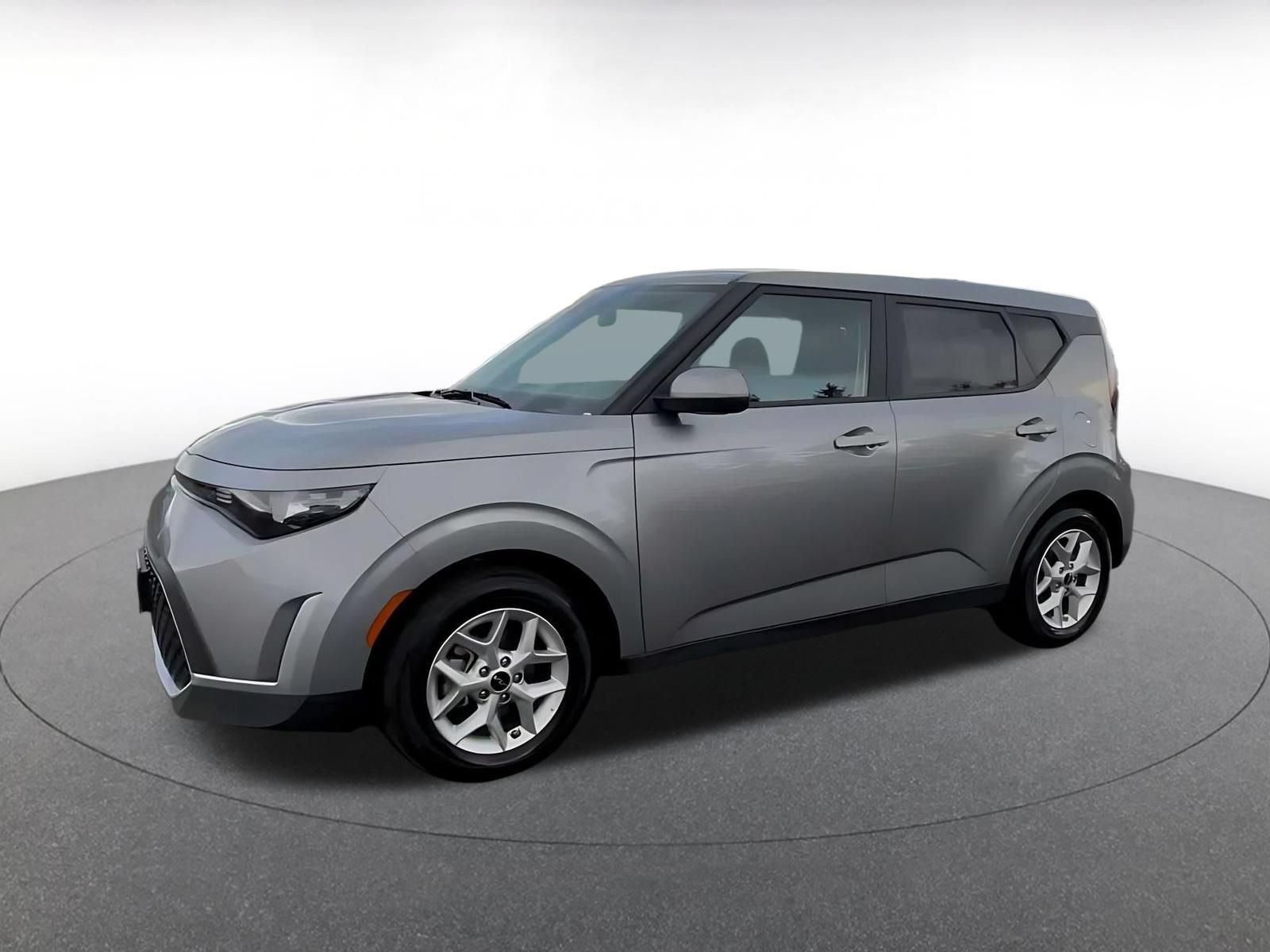 Used 2025 Kia Soul LX w/ LX Technology Package FWD image 7